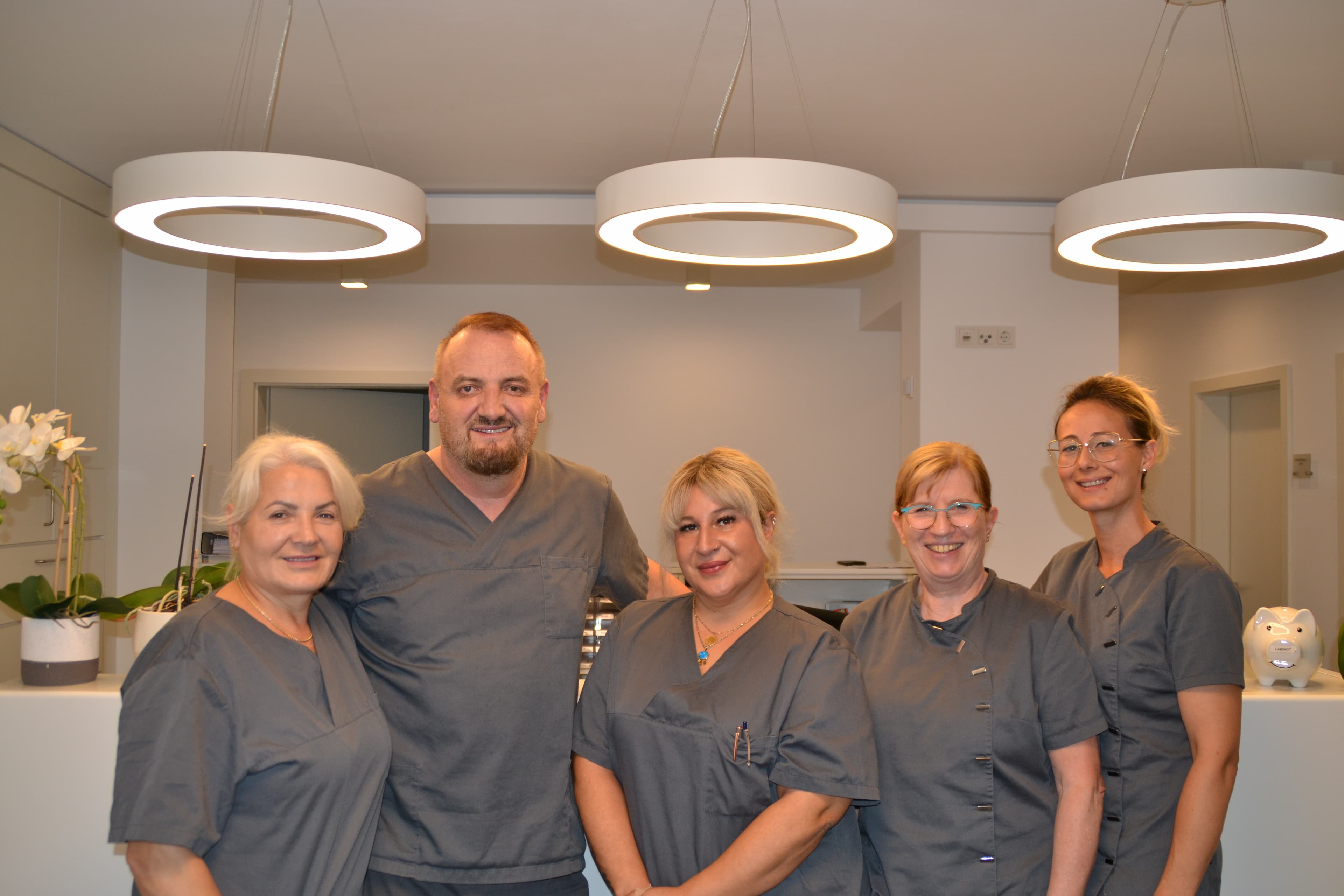 Das gesamte Team der Dr. Adem Dobra Praxis