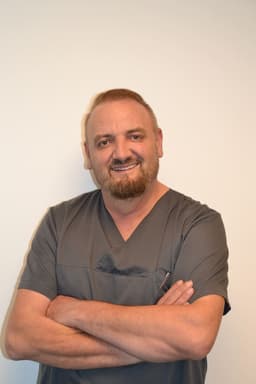 Dr. Adem Dobra