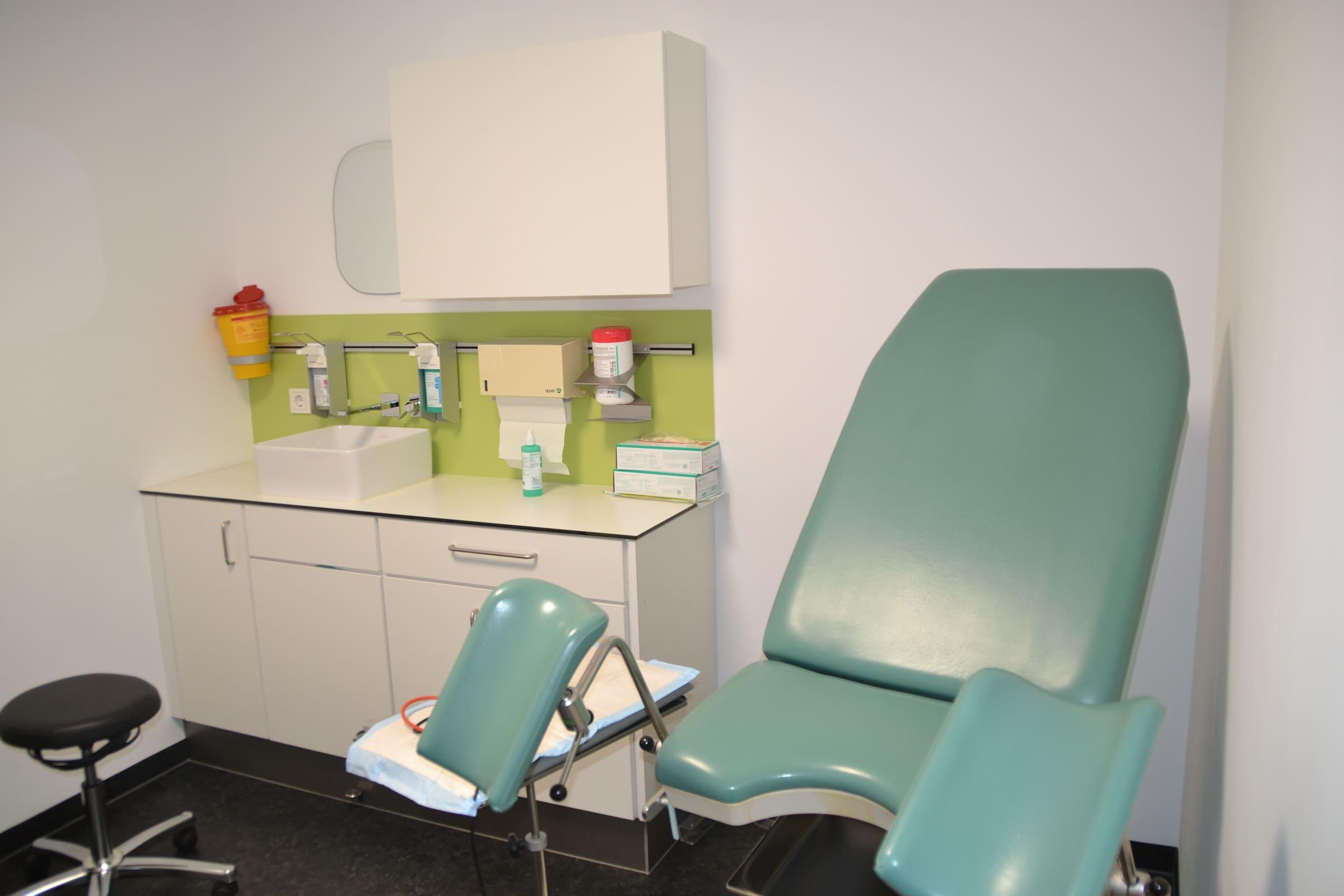 Weiteres Behandlungszimmer der Praxis